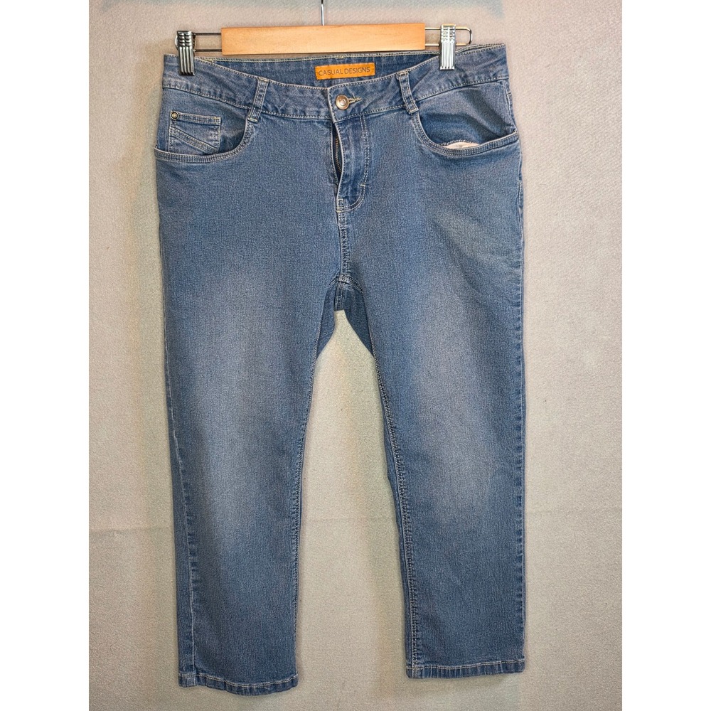 Casual Designs Blue Denim Cropped Jeans Size 6 Medium Wash Faded Stretch Pants